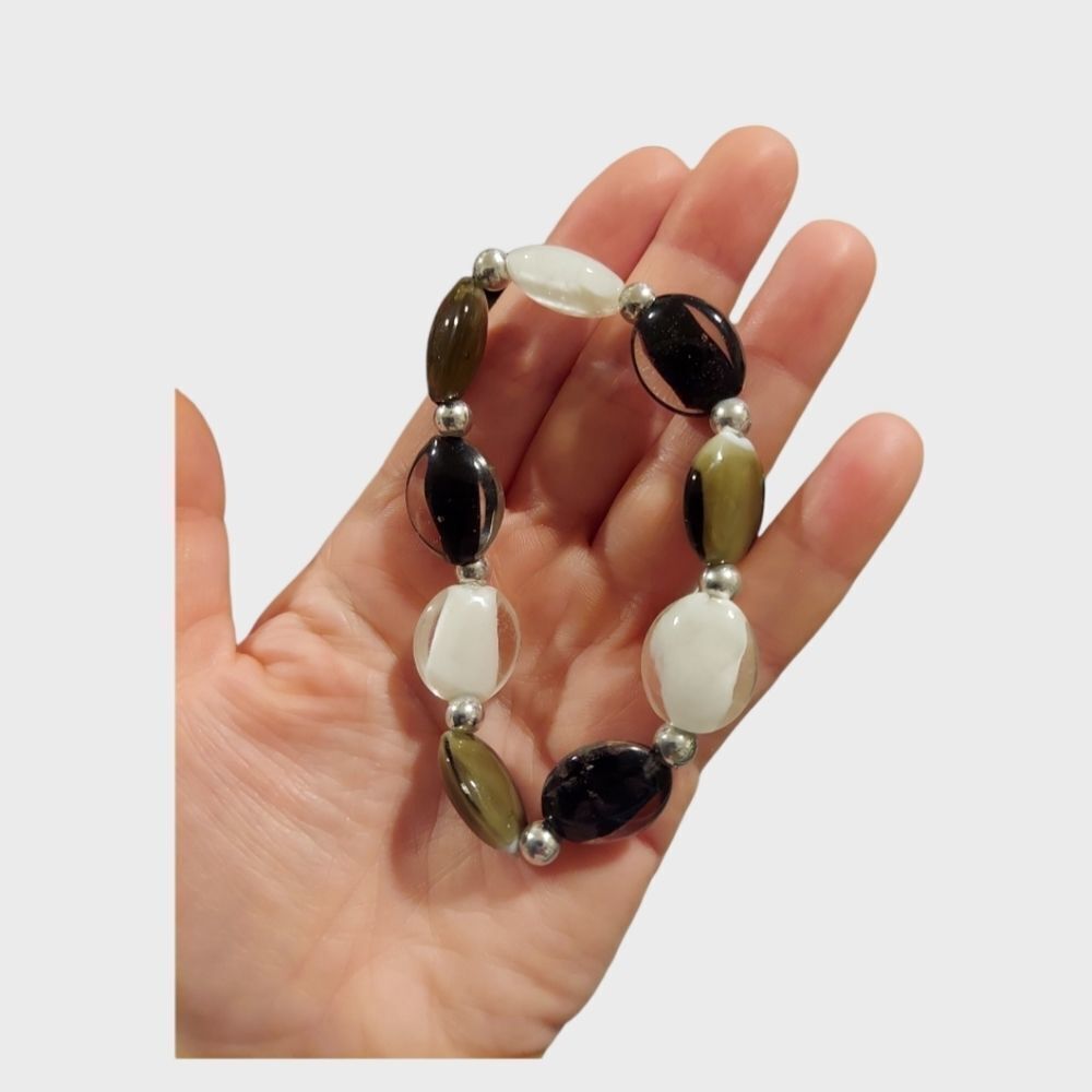 𝅺beaded bracelet White, gray, and black